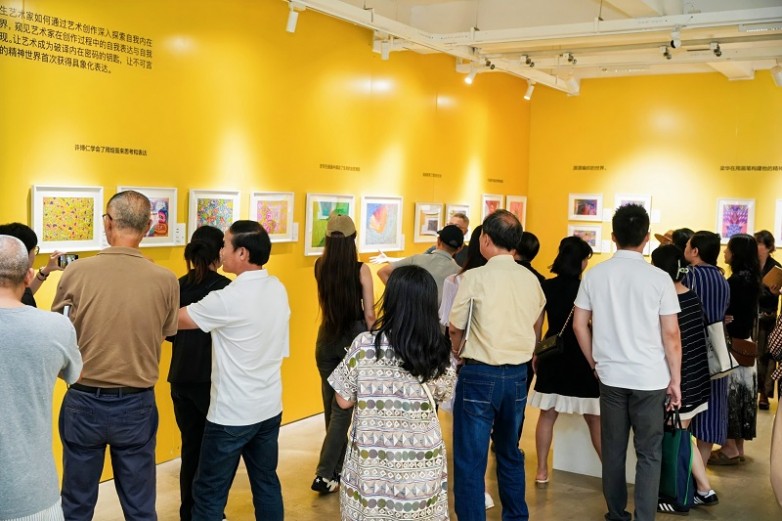 观展.jpg