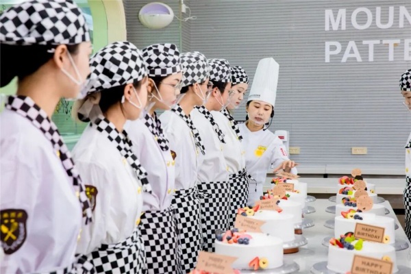 想学对标蓝带的西点？西安新东方是本地首选